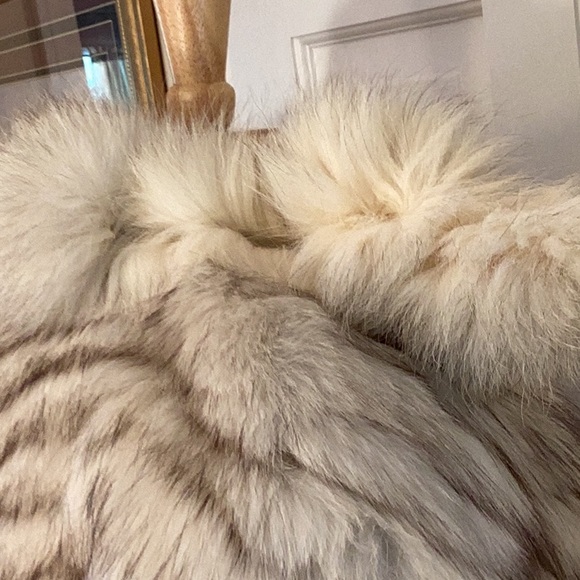 Genuine Fox Fur Jacket. Size Small. Vintage preloved. - Picture 6 of 16